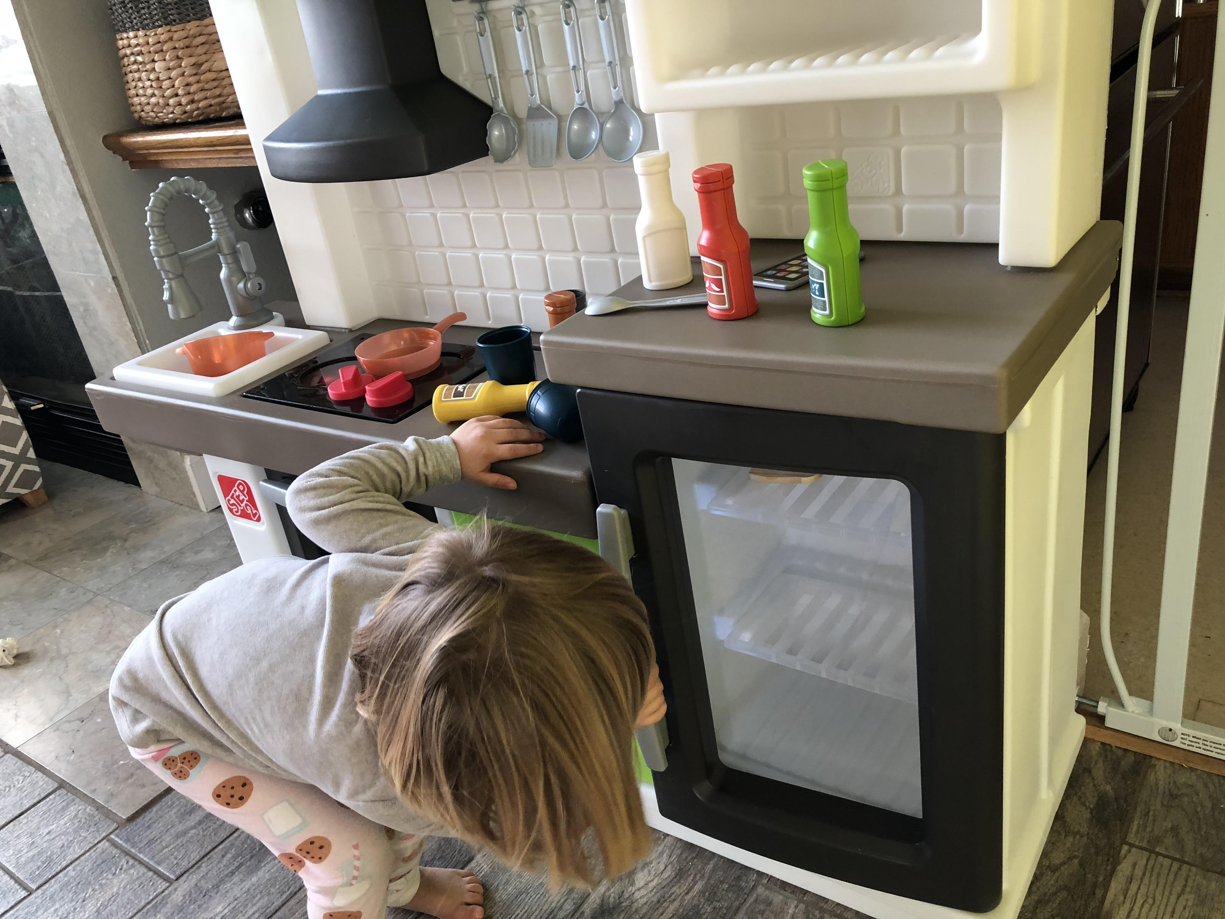 Toy Review Step2 Euro Edge Kitchen Two In Tow On The Go