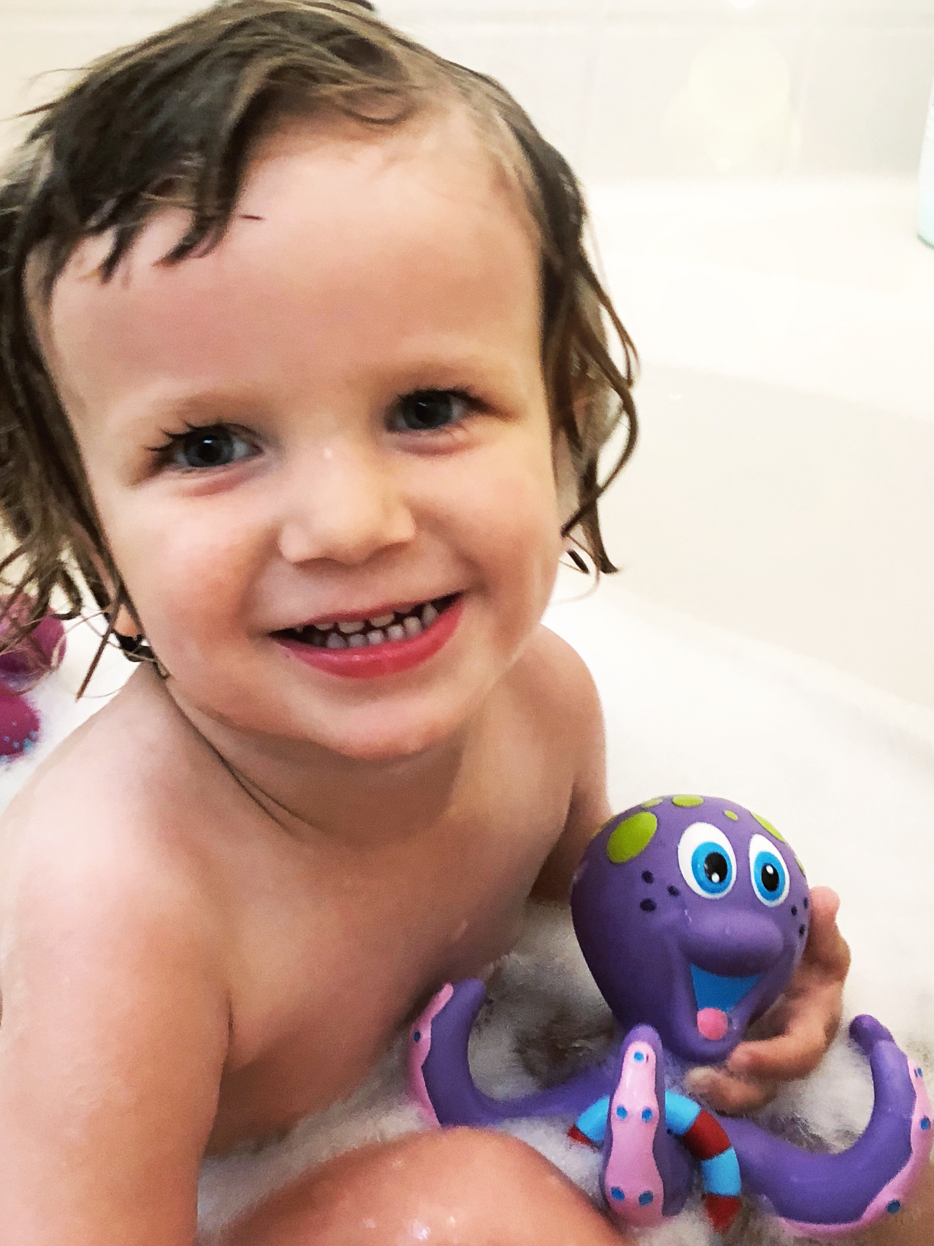 Two In Tow & On The Go Review: Nuby Octopus Hoopla ring toss bathtoy_1