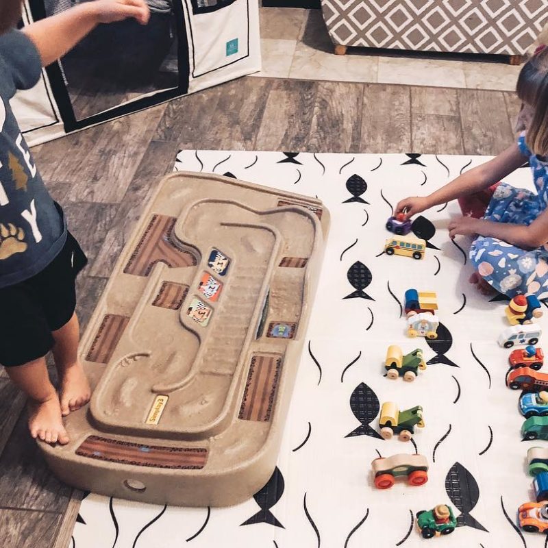 Simplay 3 Carry & Go Track Table Review_A great holiday gift for kids_3