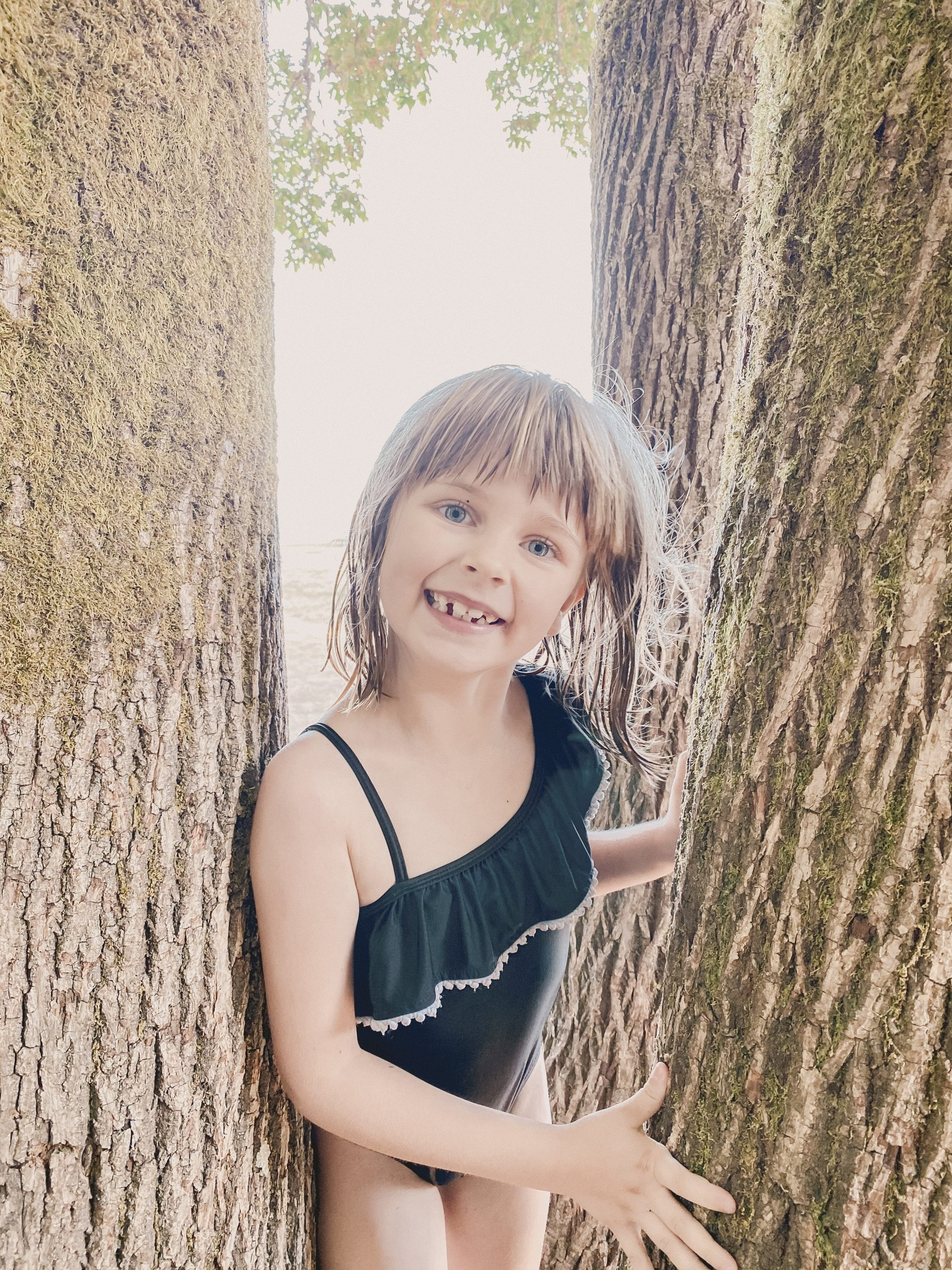 kid in tree