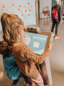 girl at kiosk screen